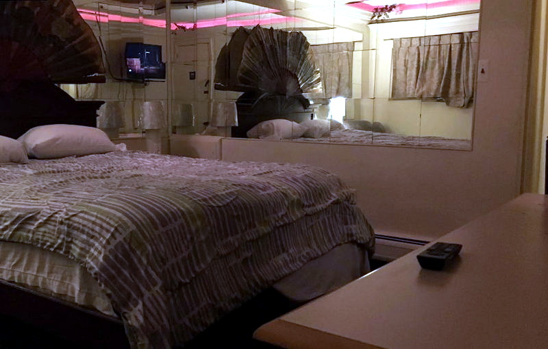 Flamingo Motel - From Web Listing (newer photo)